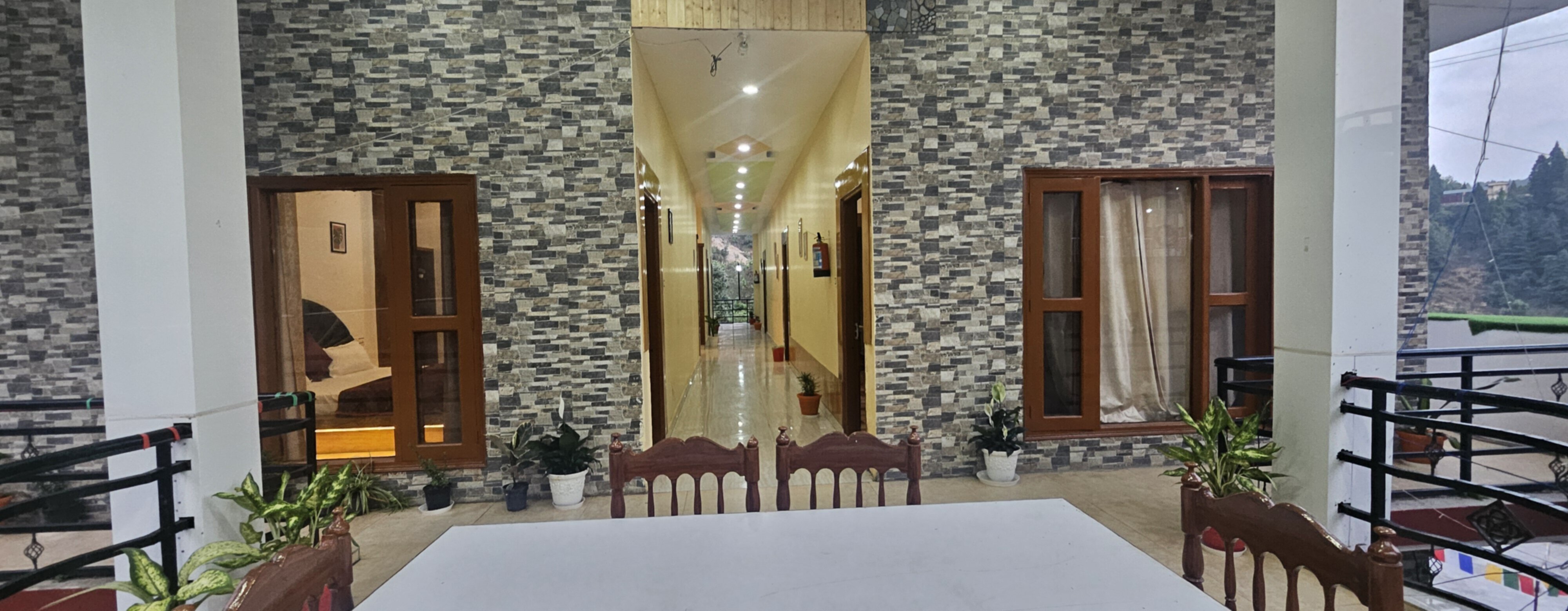 Hotel indoors view 5